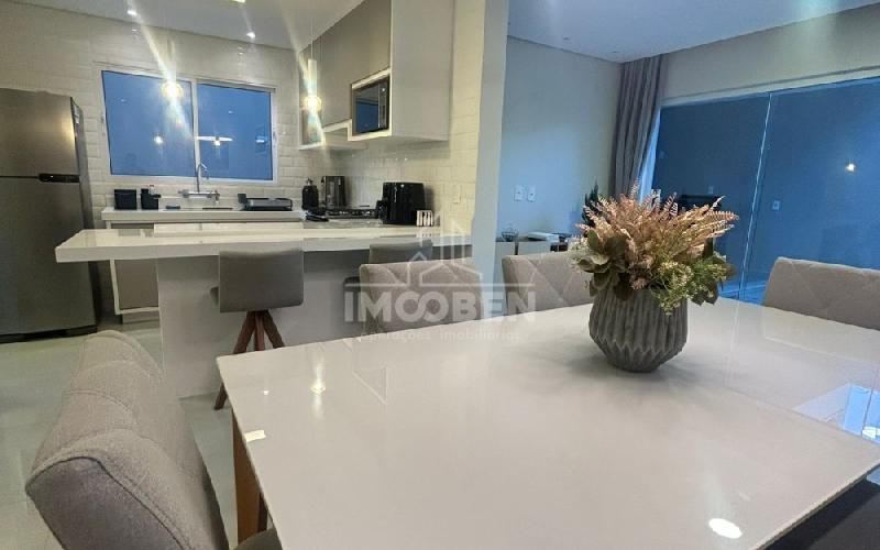 Sobrado com 3 dormitórios à venda, 196 m² por R$ 1.000.000 - Jardim Figueira - Amparo/SP