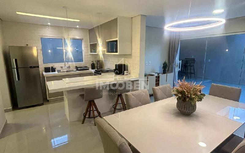 Sobrado com 3 dormitórios à venda, 196 m² por R$ 1.000.000 - Jardim Figueira - Amparo/SP